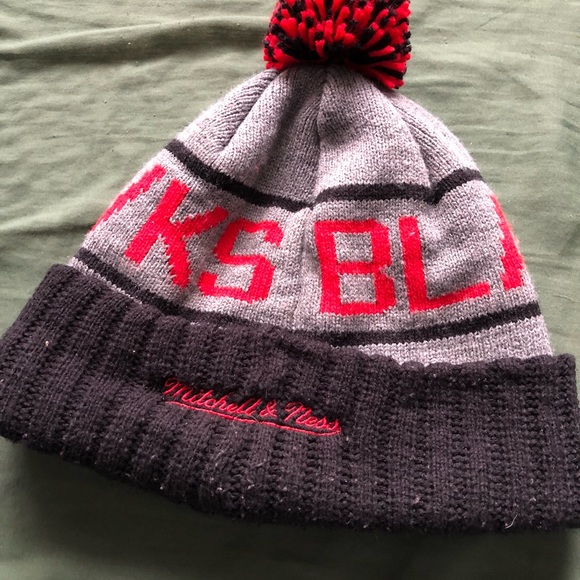 Chicago Blackhawks beanie - Picture 2 of 2